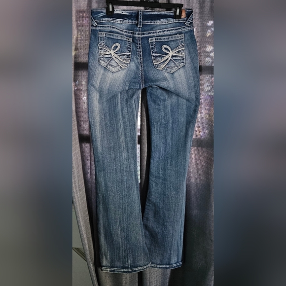 Juniors' WallFlower Insta Stretch Luscious Curvy Bootcut Jeans Sz 9 Inseam 32". - Picture 2 of 5